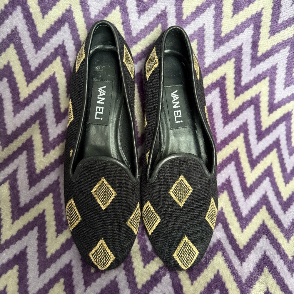 Vaneli Black and Gold Patterned Loafers